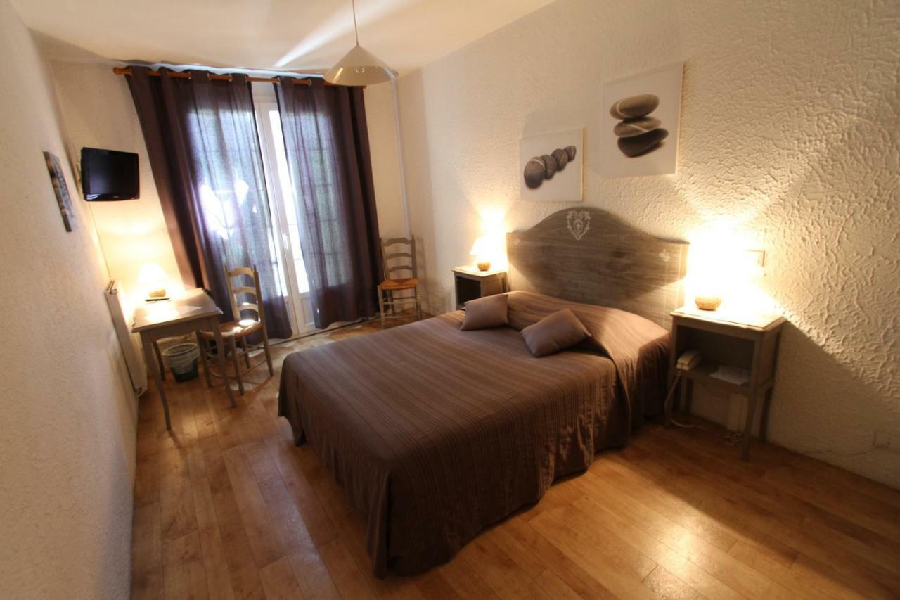 Logis Hôtel Castel Mouisson Barbentane Esterno foto